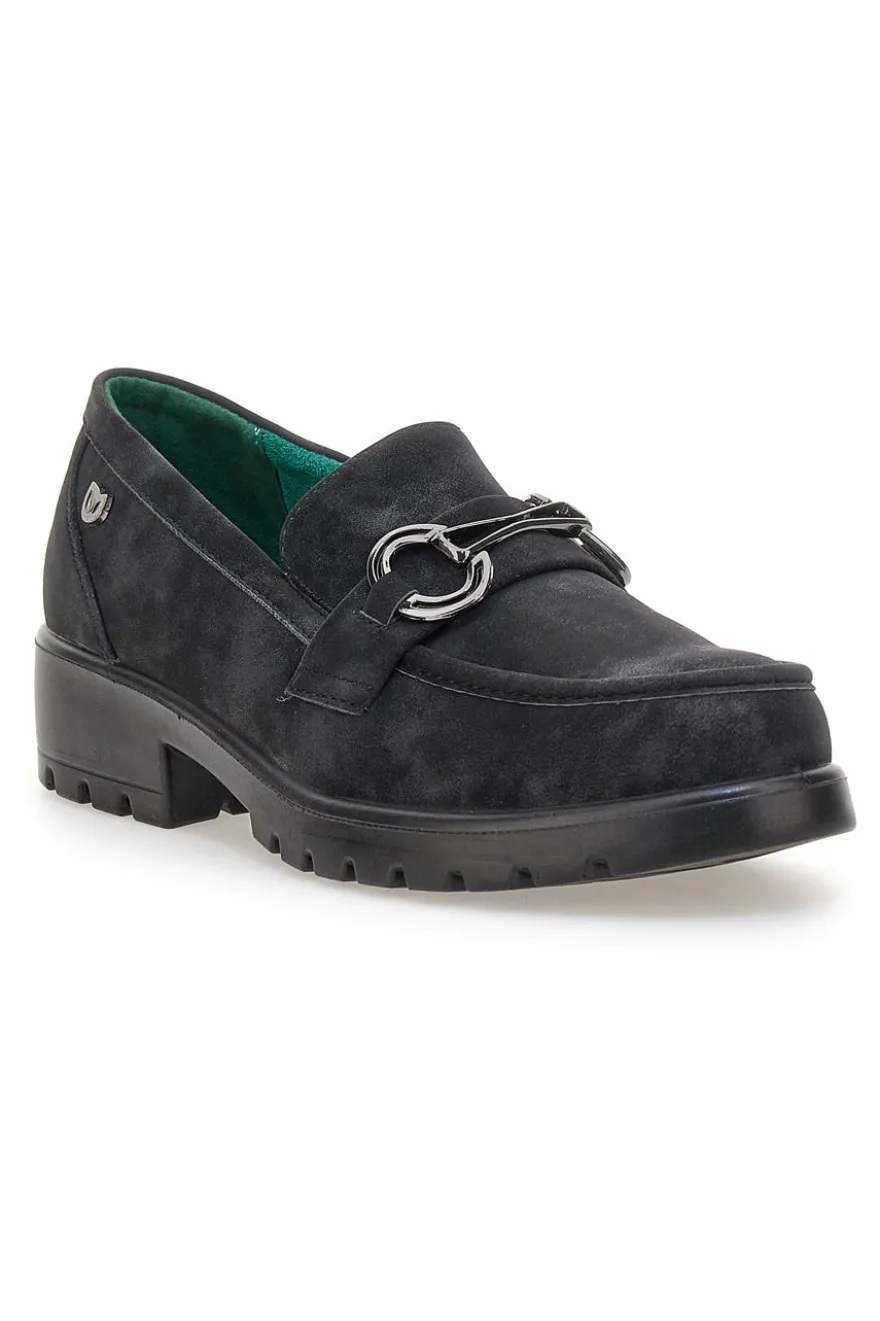 Mocassini neri vegan effetto scamosciato con catena Eco Bio J535576