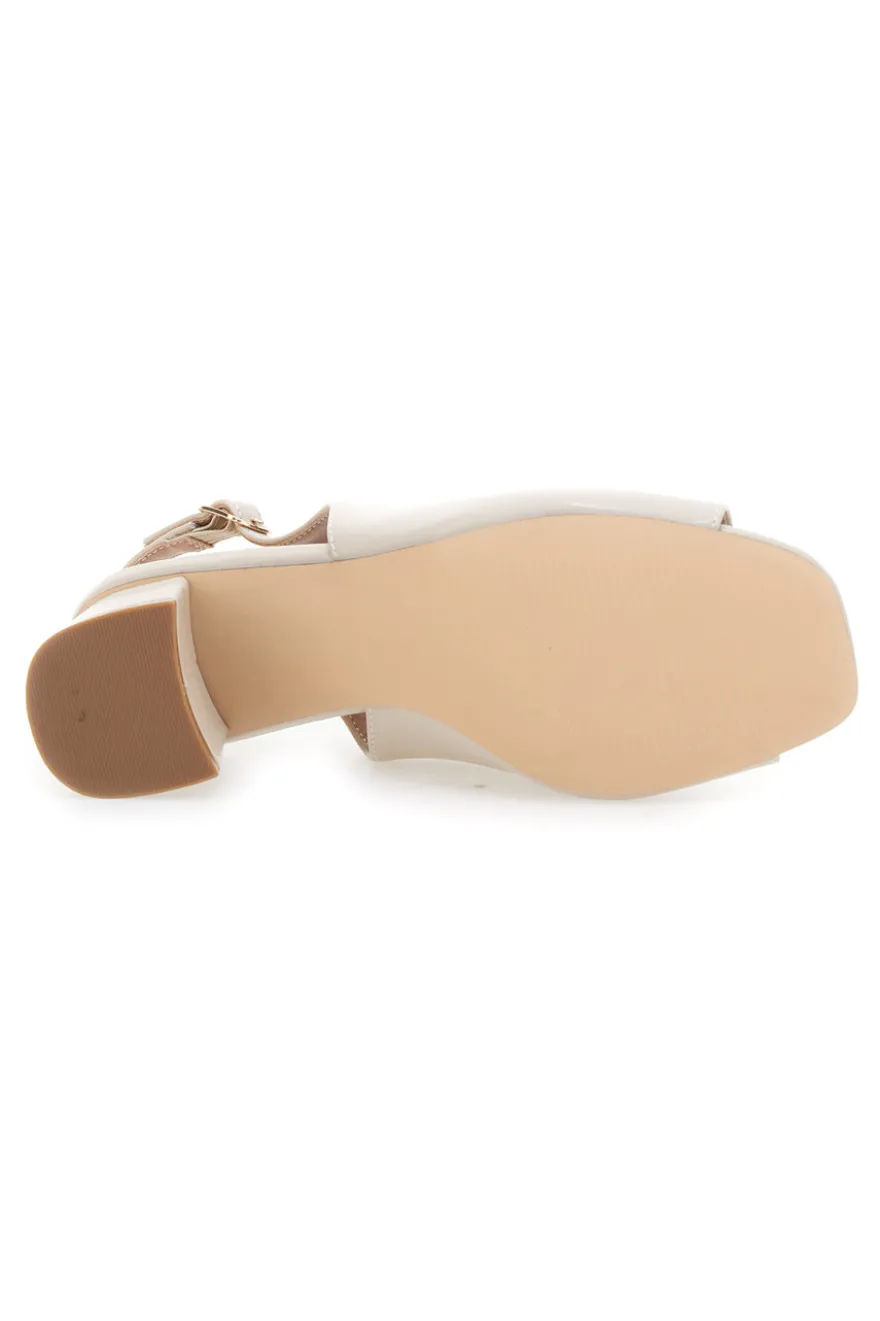 Nudefarbene Sandalen mit Riemen hinten und Öffnung vorne FIRST LADY P545