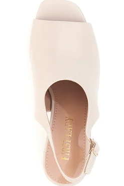 Nudefarbene Sandalen mit Riemen hinten und Öffnung vorne FIRST LADY P545