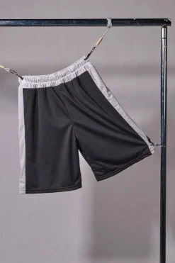 Pantaloncini Neri Sportivi Traforati al Ginocchio Bianchi e Neri Made in Italy BOARDMAN BRDM6