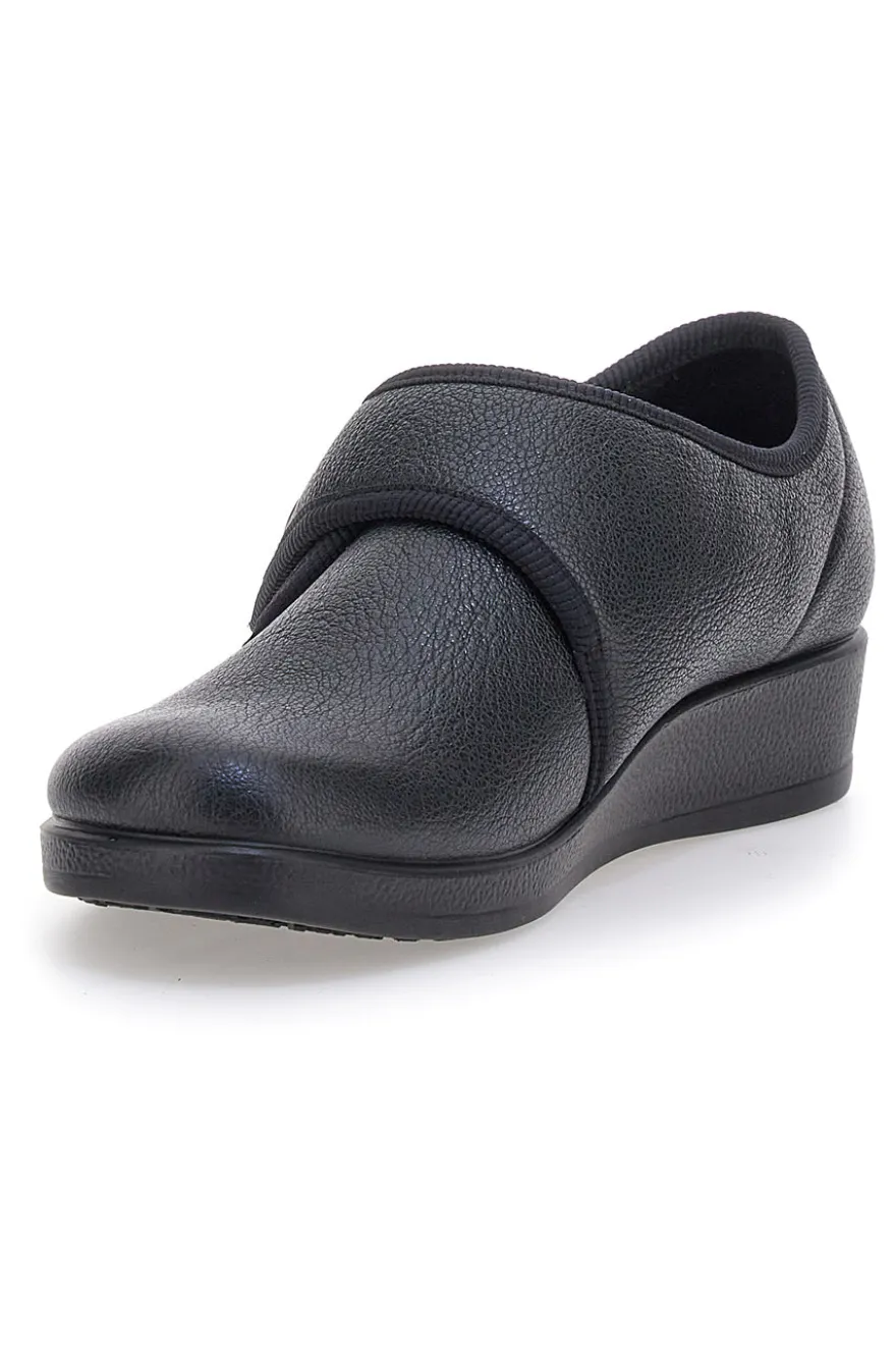 Pantofole nere chiuse con velcro FLY FLOT 38862