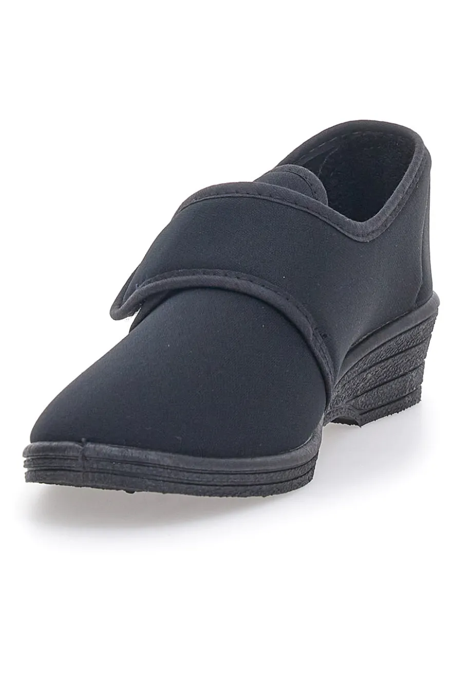 Pantofole nere con strappo Natural 650