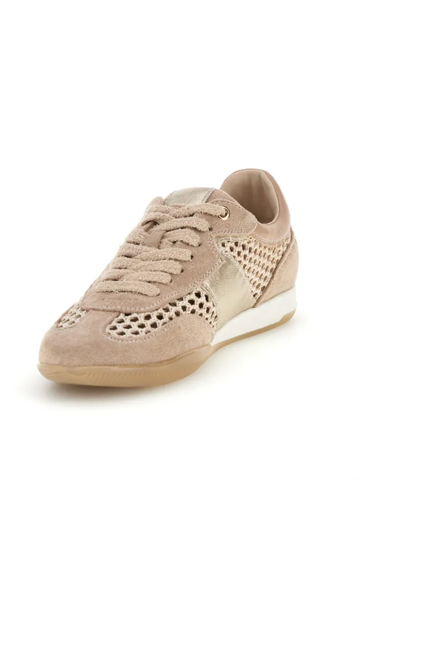 Perforierte Schnürschuhe in Beige mit laminierten Einsätzen Me & me TW26S5813803