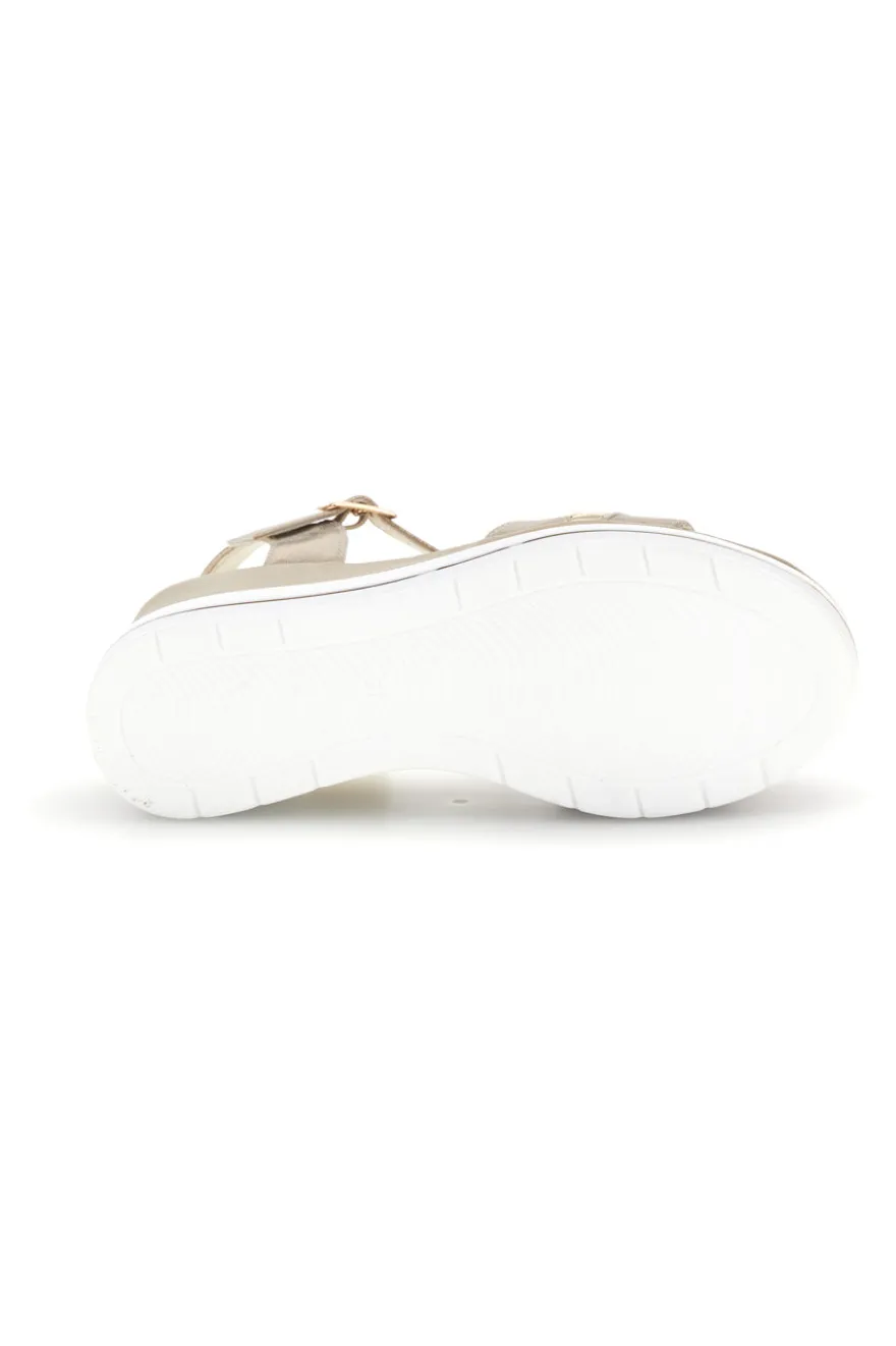 Platin-Sandalen mit Keil und Zierkette Energy E425