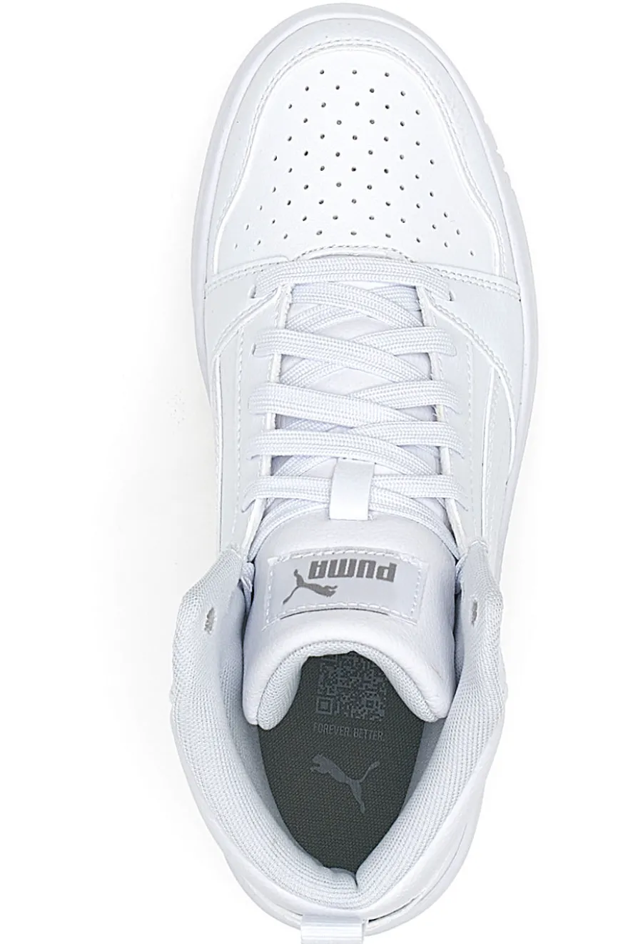 Puma – Rebound V6 Mid Jr – Halbhohe Sneakers mit perforiertem Obermaterial in Weiß