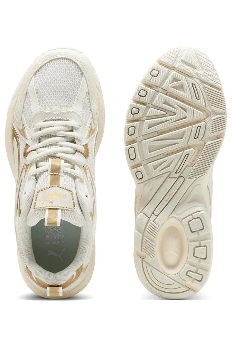 Puma Milenio Tech Wmns DaylNight Cremefarbene Sneakers mit goldenen Details
