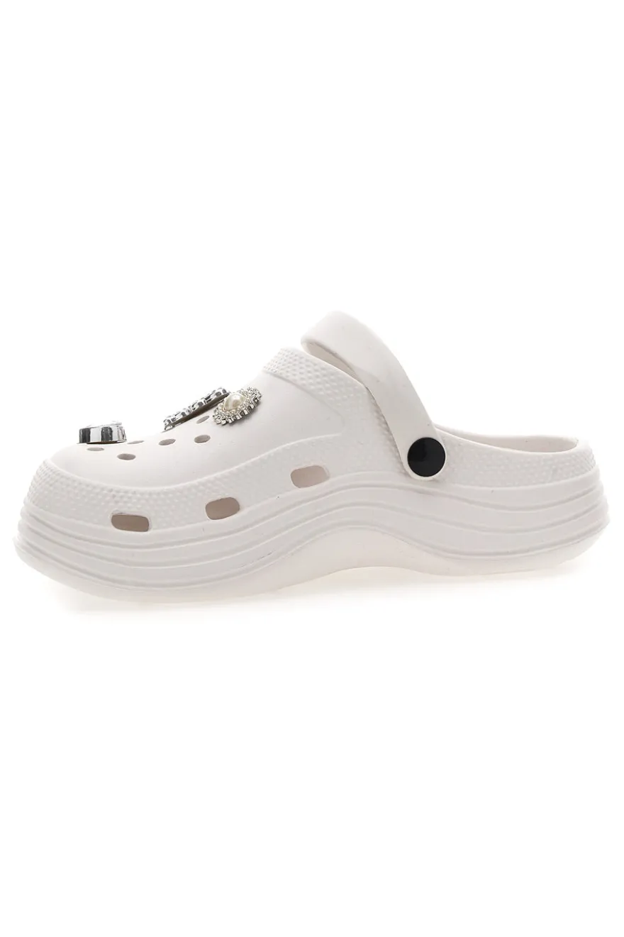 Sabot bianco con charms decorativi 2T2L 2035
