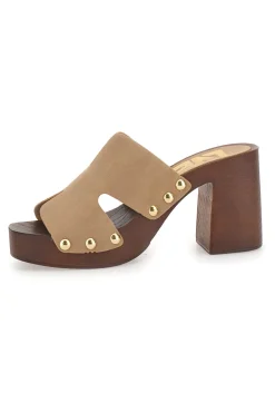 Sabot marroni con tacco largo e borchiette Pittarello Love 9341