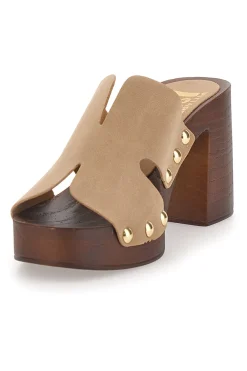 Sabot marroni con tacco largo e borchiette Pittarello Love 9341