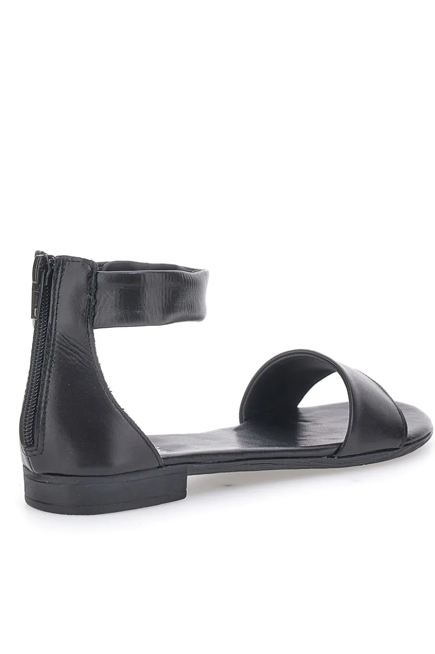 Sandali Bassi Neri con Cinturino alla Caviglia Pittarello Look 225495