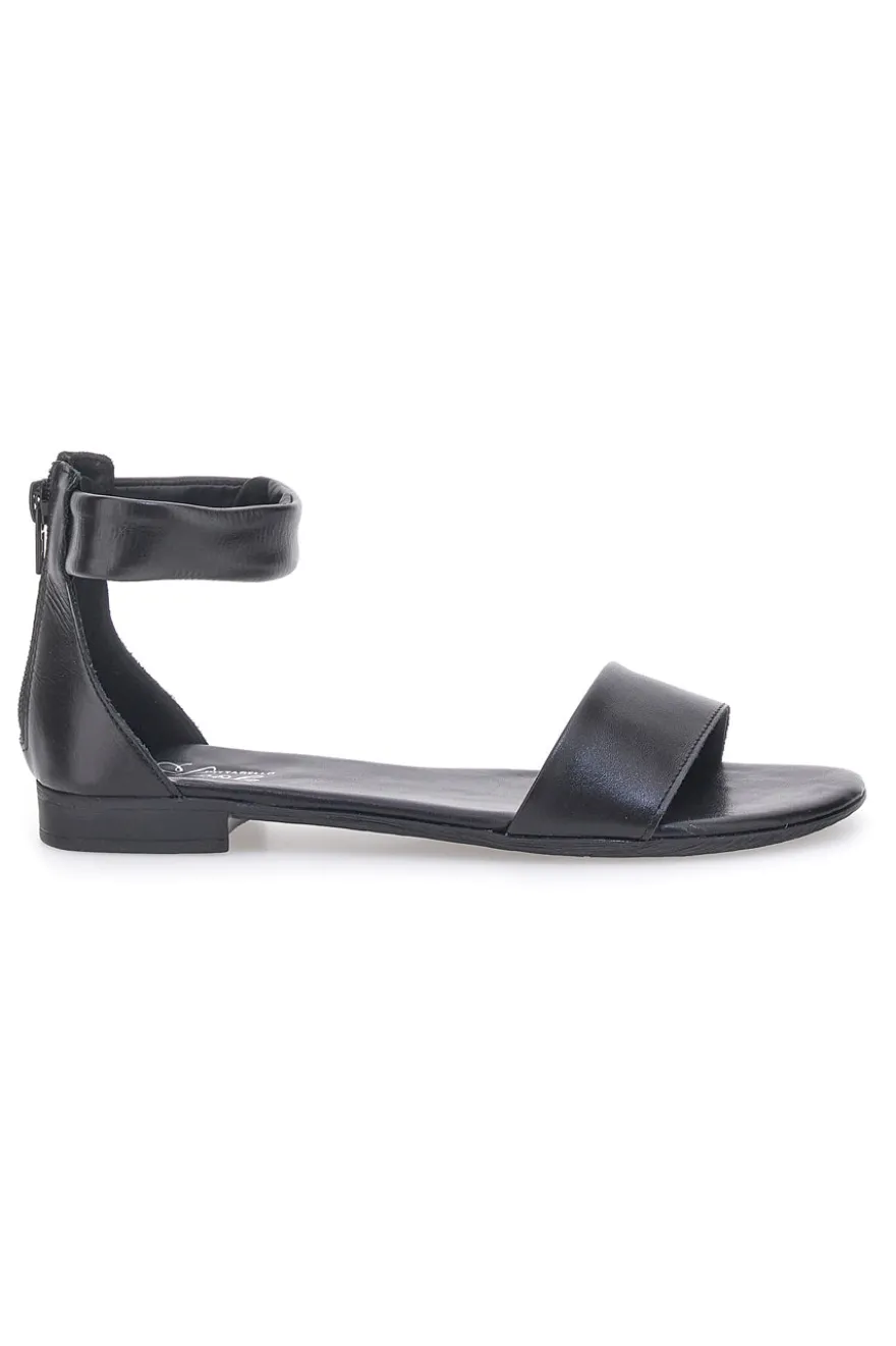 Sandali Bassi Neri con Cinturino alla Caviglia Pittarello Look 225495