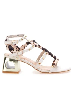 Sandali beige con borchie, lacci animalier e tacco geometrico Mon Dieu 1652