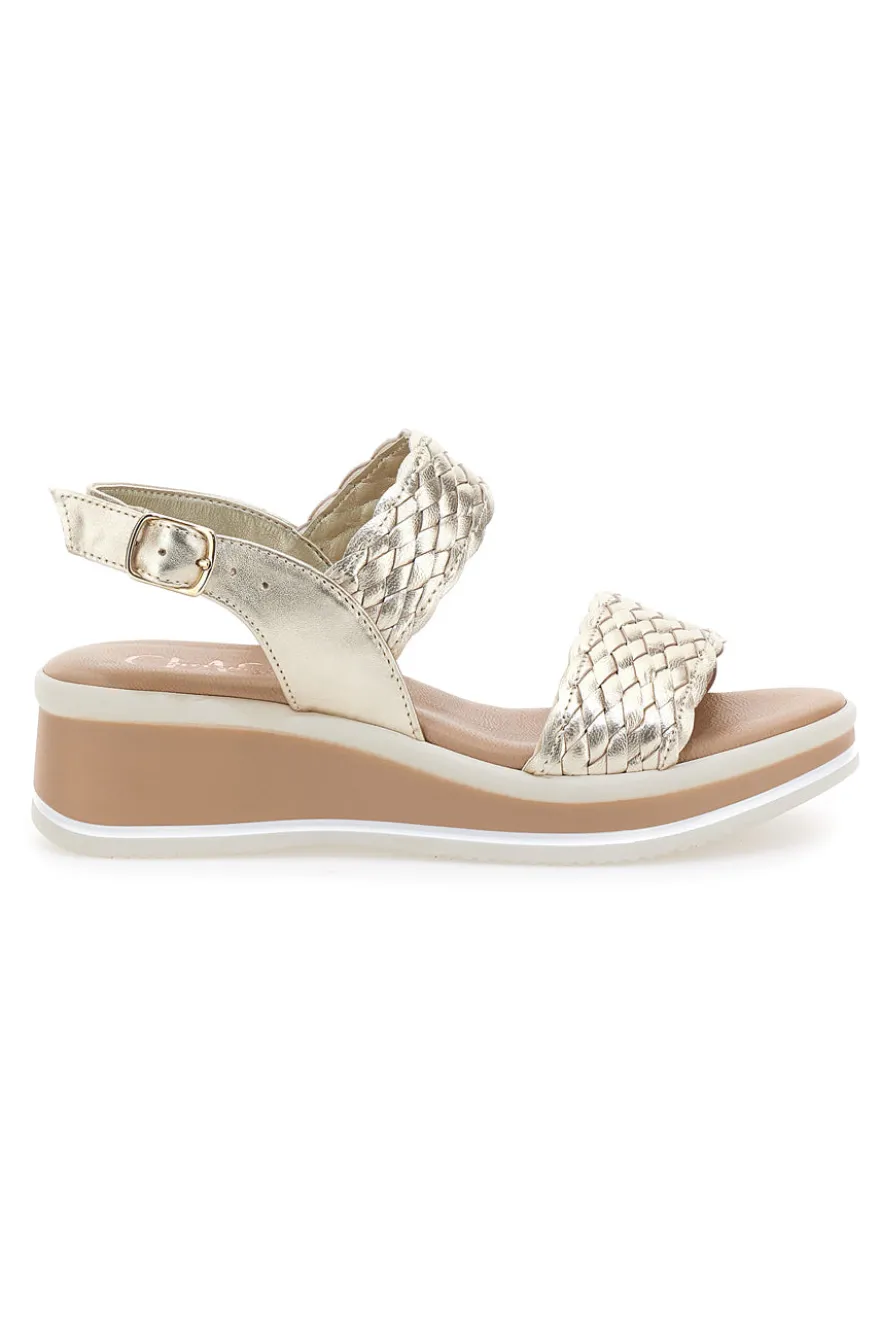 Sandali beige con intrecci brillanti e zeppa bassa Pittarello Class 12277