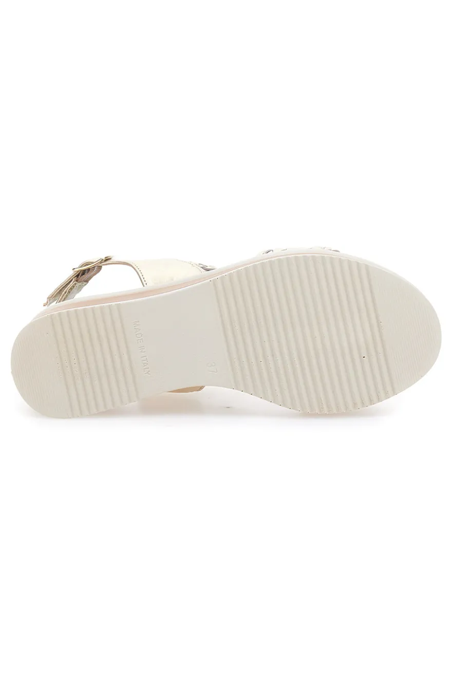 Sandali beige con intrecci brillanti e zeppa bassa Pittarello Class 12277