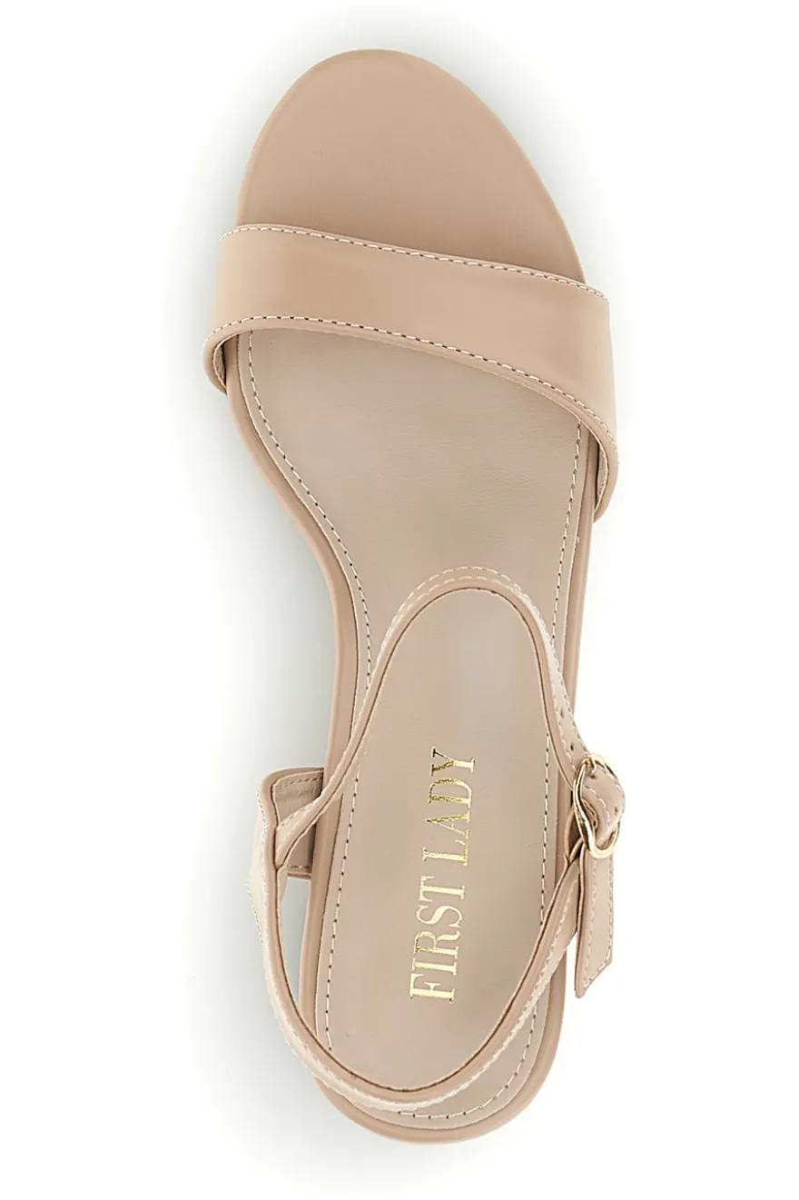 Sandali beige con tacco largo e cinturino First lady P697