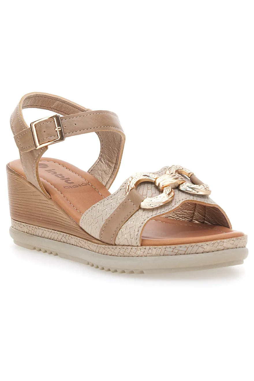 Sandali beige con zeppa e morsetto INBLU 06 FK