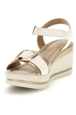 Sandali Beige con zeppa e fibbia decorativa Pittarello look MK3705258