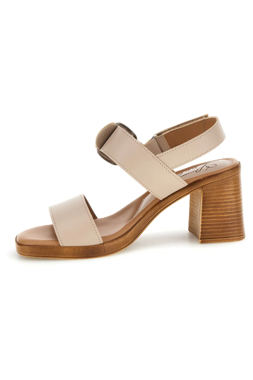 Sandali beige Made in Italy con maxi fibbia Pittarello look MK3619214