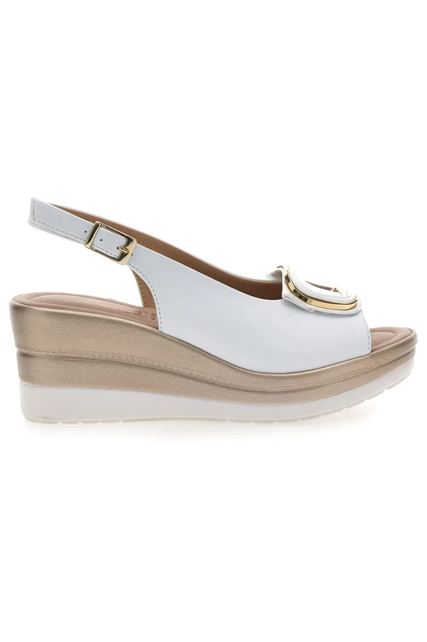 Sandali bianchi con zeppa e maxi fibbia Pittarello Look MK3197352