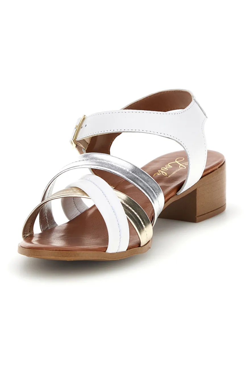 Sandali bianchi e argento in pelle con fasce incrociate Pittarello look 243205