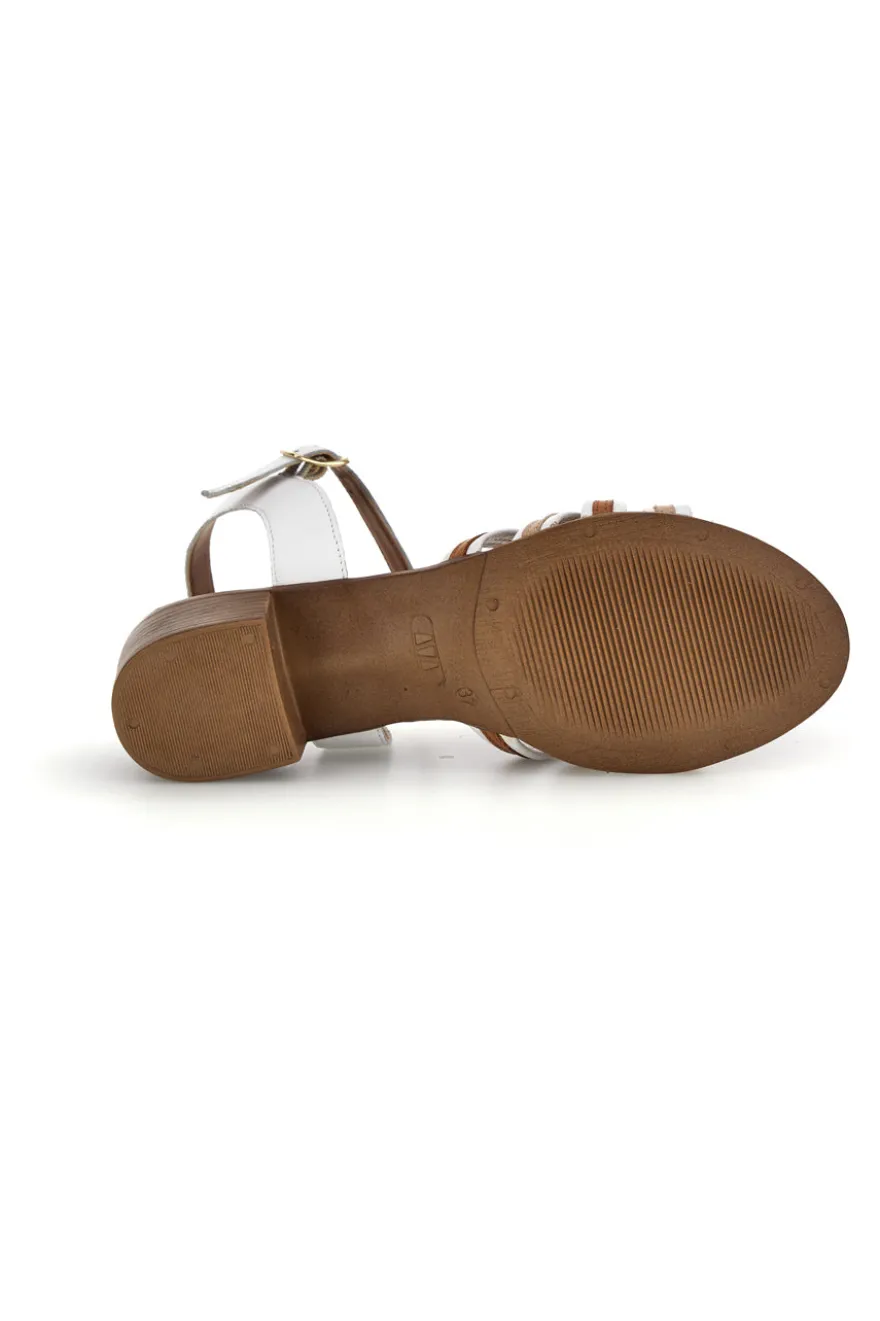 Sandali bianchi in pelle con tacco basso e listini Pittarello look 243110