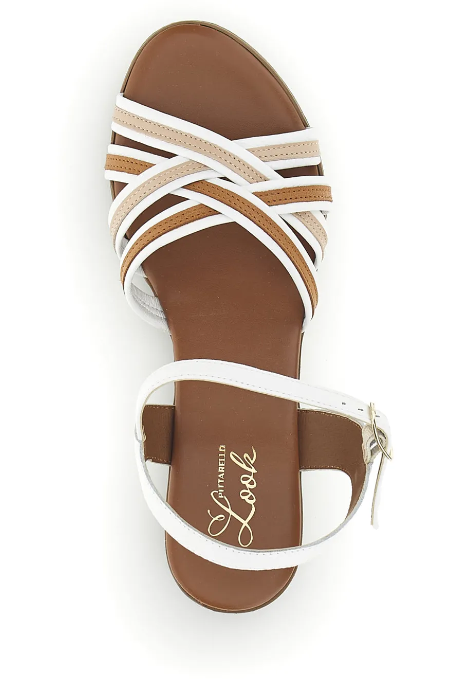 Sandali bianchi in pelle con tacco basso e listini Pittarello look 243110