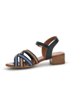 Sandali blu in pelle con tacco basso e listini Pittarello look 243110