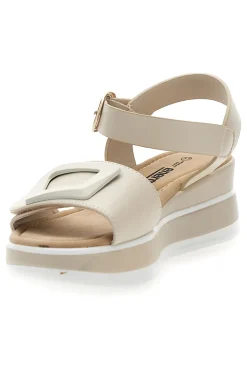 Sandali flat beige con maxi fibbia decorativa Energy E475