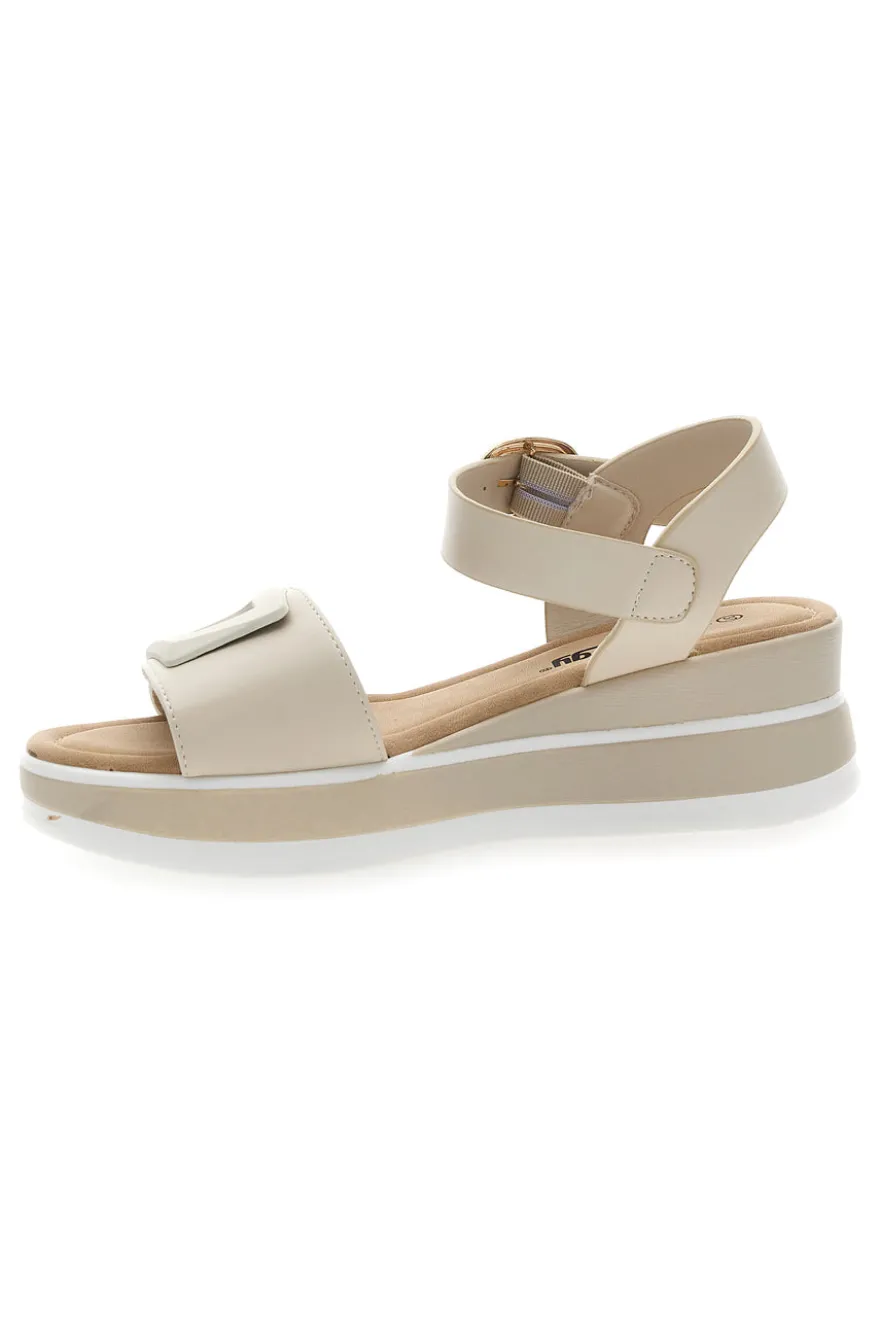 Sandali flat beige con maxi fibbia decorativa Energy E475