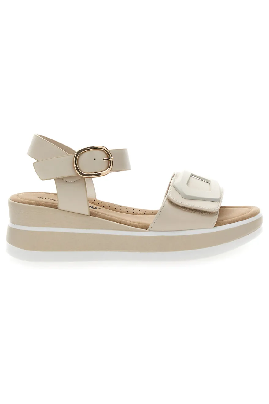 Sandali flat beige con maxi fibbia decorativa Energy E475