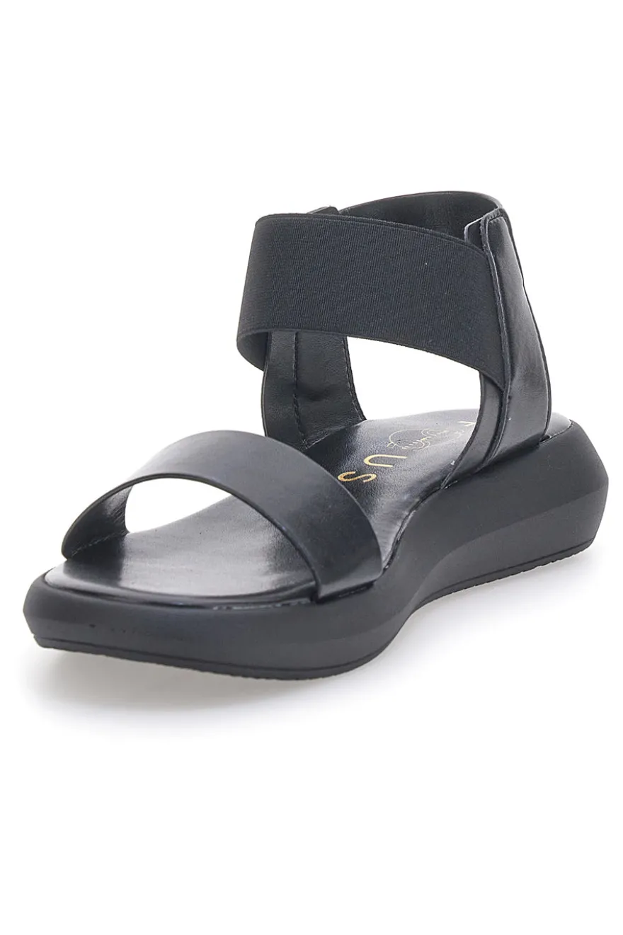Sandali Neri Con Elastico e Platform Prodotti in Italia Pittarello Focus 19514