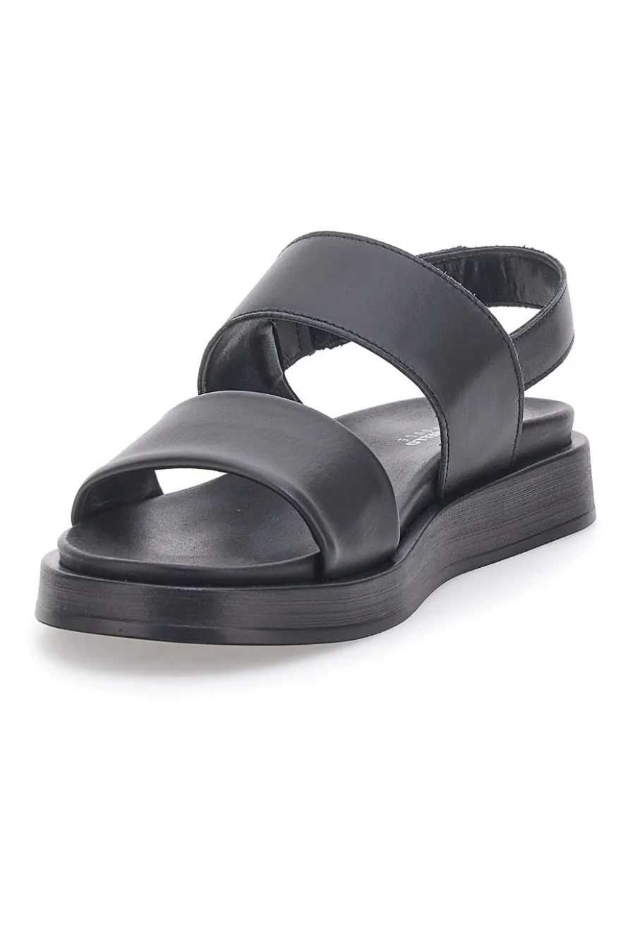 Sandali neri in pelle con doppia fascia e chiusura in velcro Pittarello Focus 28066IN