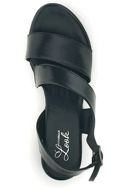 Sandali neri in pelle con fasce incrociate Pittarello look 243080