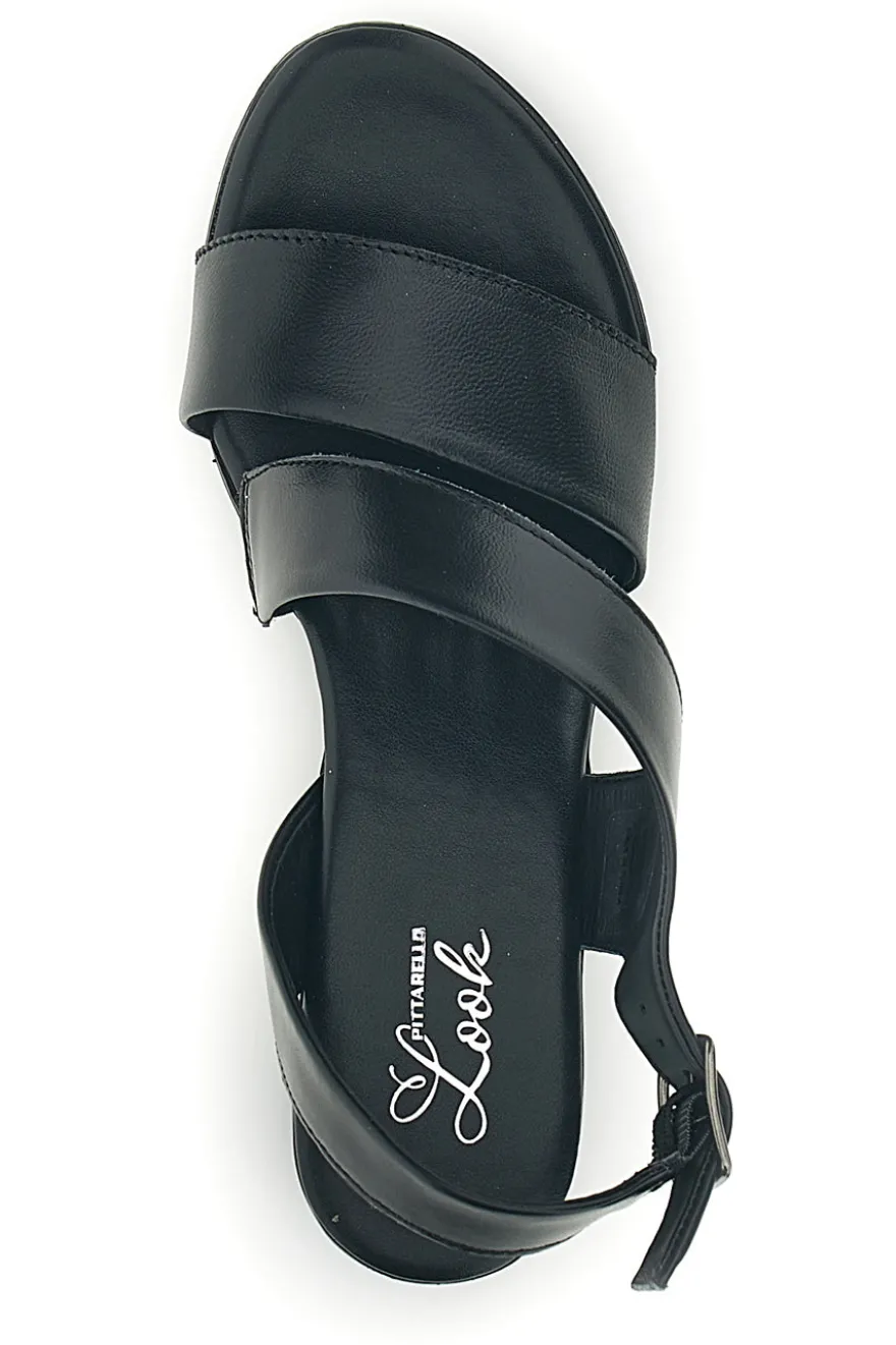 Sandali neri in pelle con fasce incrociate Pittarello look 243080