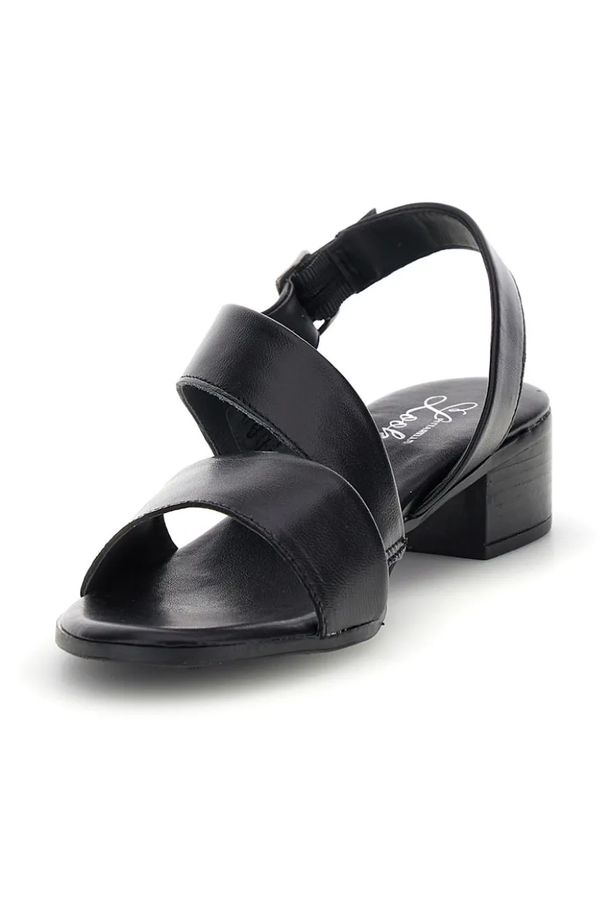 Sandali neri in pelle con fasce incrociate Pittarello look 243080
