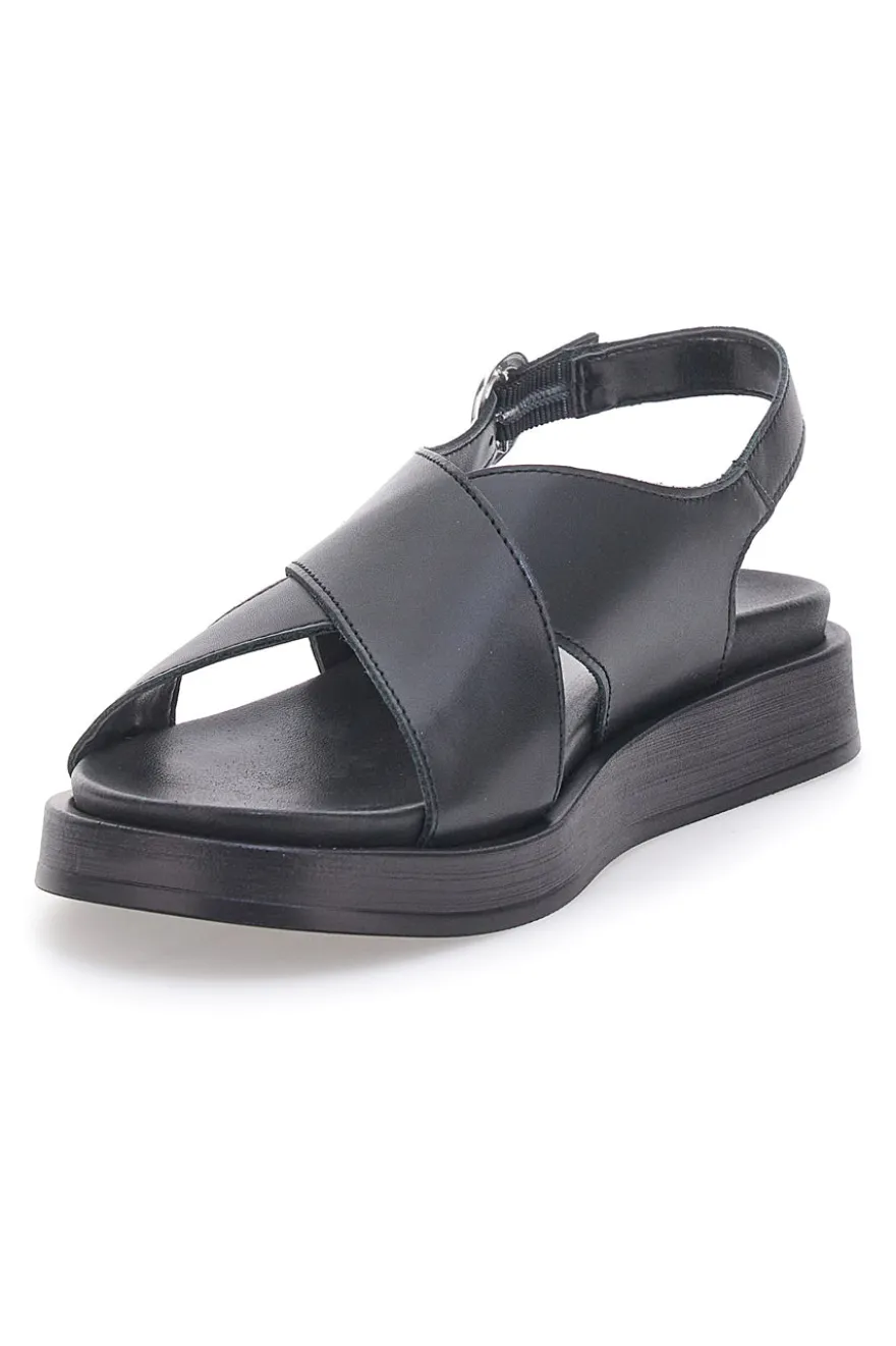 Sandali neri in pelle design minimal Pittarello Focus 28058