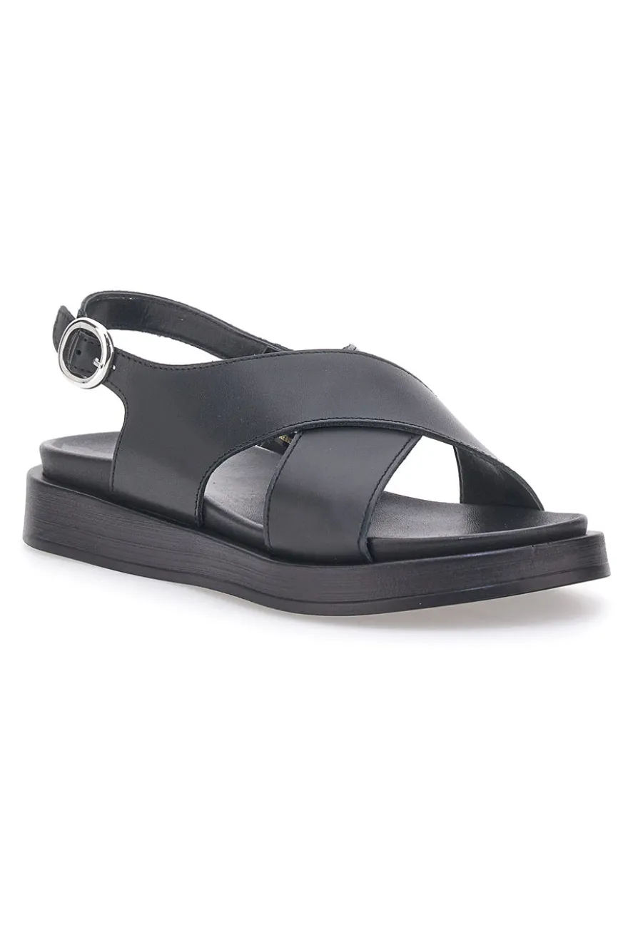 Sandali neri in pelle design minimal Pittarello Focus 28058