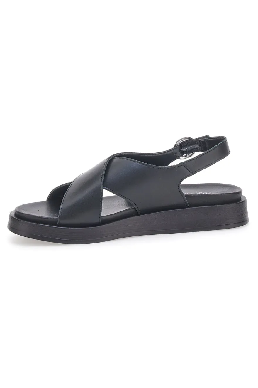 Sandali neri in pelle design minimal Pittarello Focus 28058