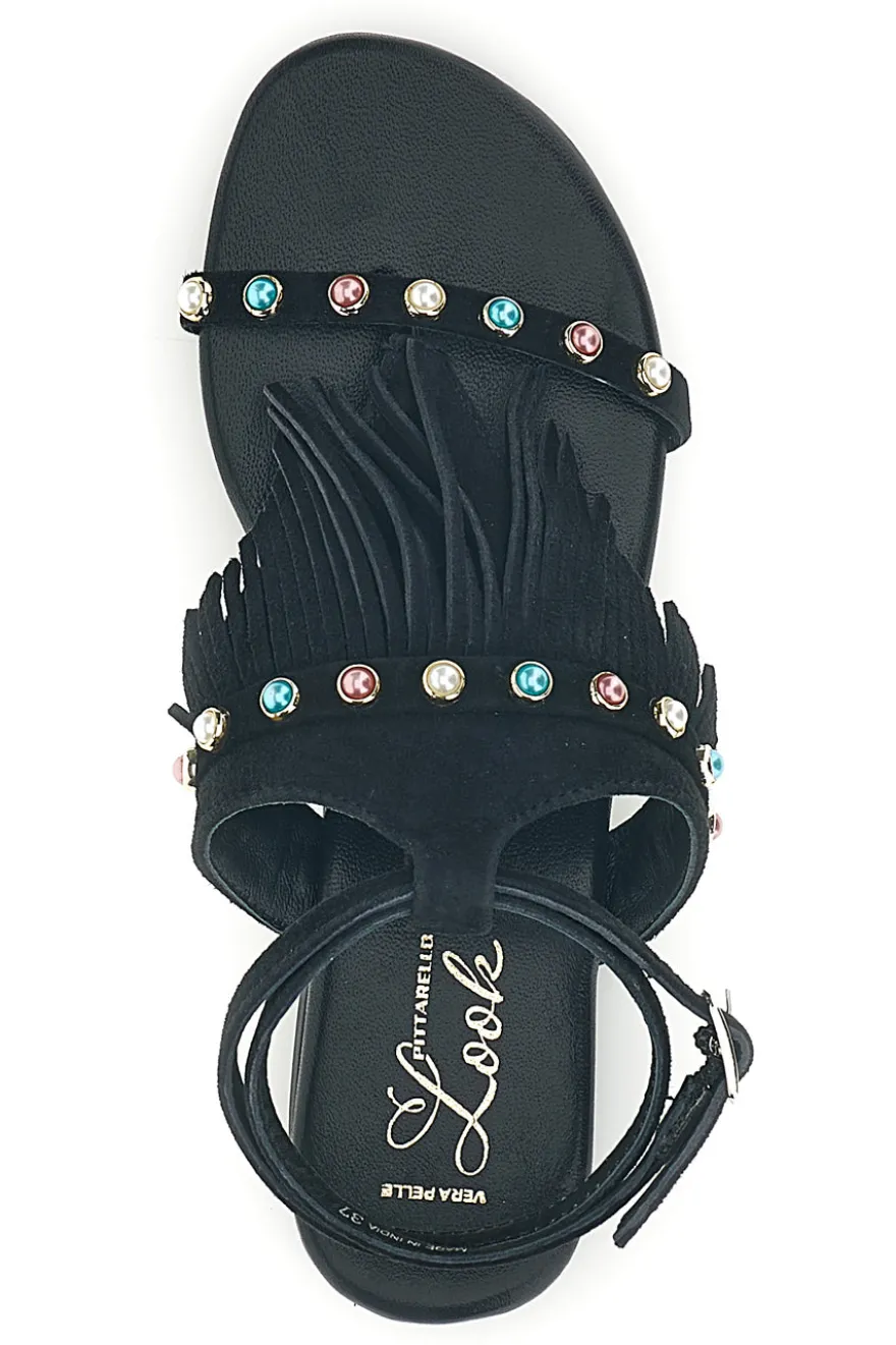 Sandali neri in vera pelle infradito con frange e borchie Pittarello look IF6856
