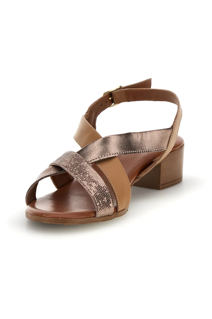 Sandali nocciola con fasce incrociate pelle Pittarello look 243170
