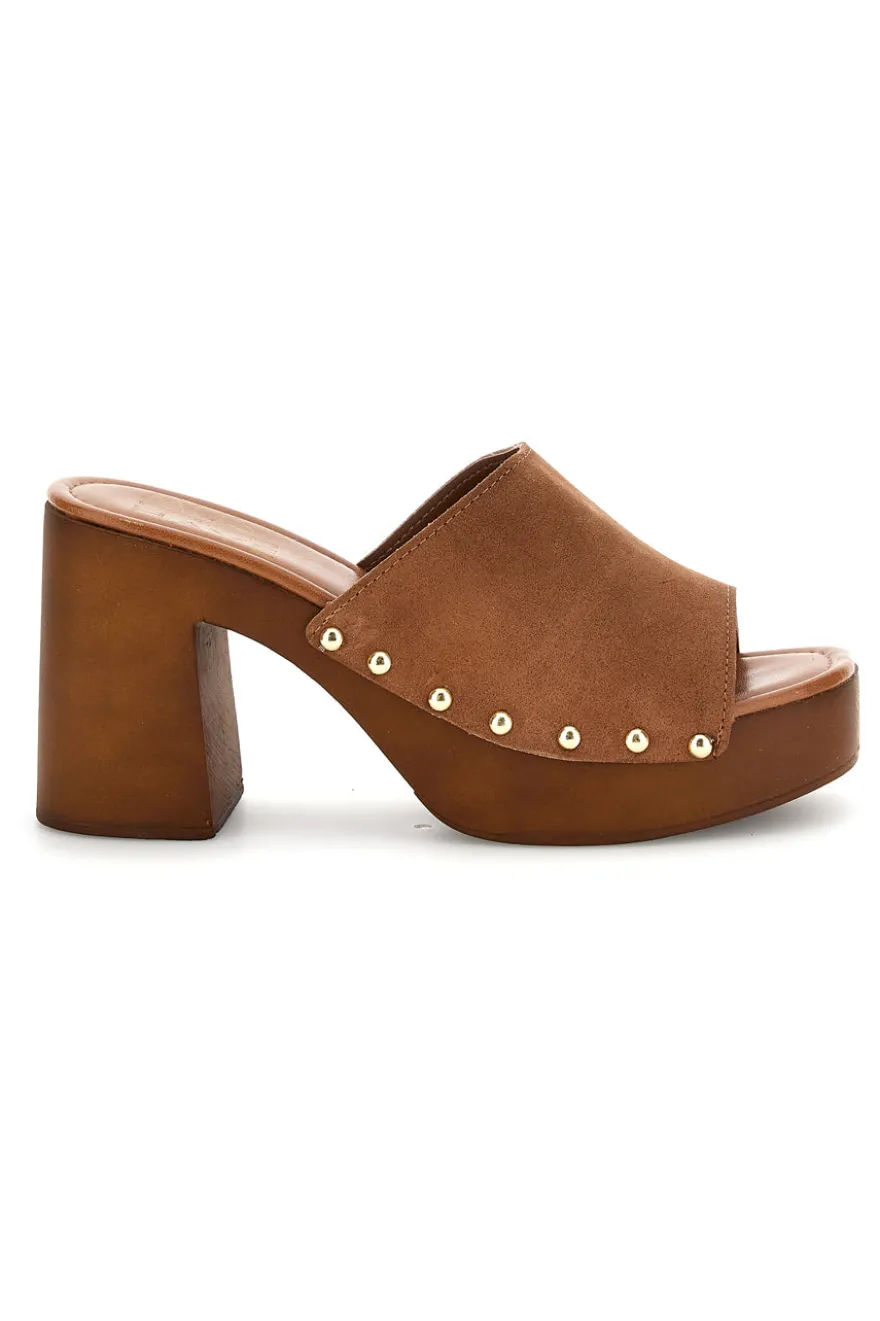 Sandalo marrone in pelle con tacco e borchie Pittarello Must Have 11933