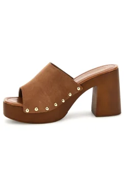 Sandalo marrone in pelle con tacco e borchie Pittarello Must Have 11933