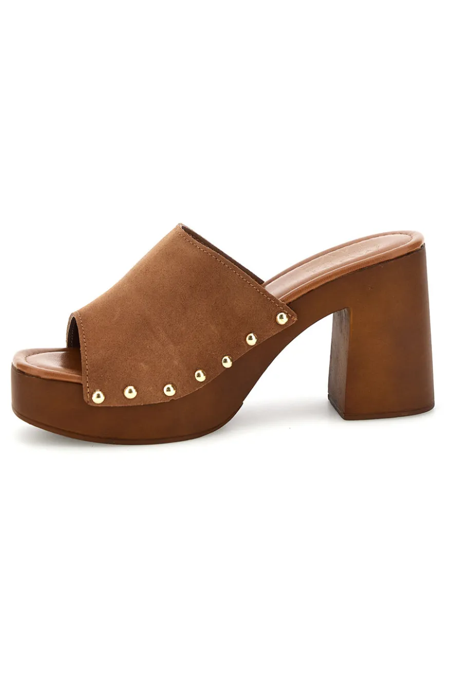 Sandalo marrone in pelle con tacco e borchie Pittarello Must Have 11933