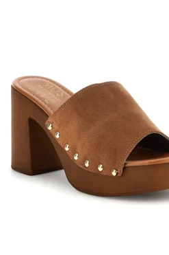 Sandalo marrone in pelle con tacco e borchie Pittarello Must Have 11933