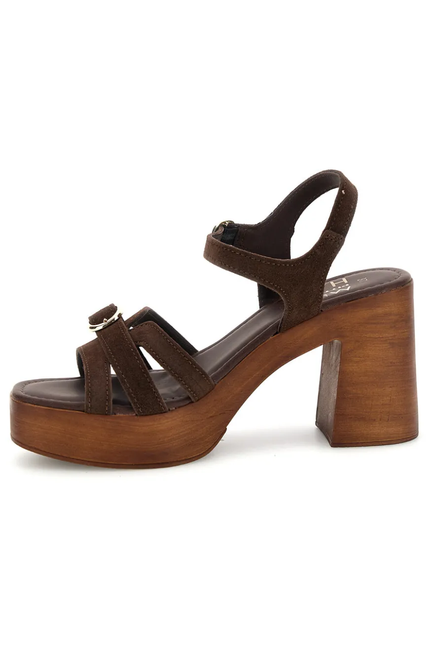 Sandalo marrone in pelle con tacco Pittarello Must Have 11886