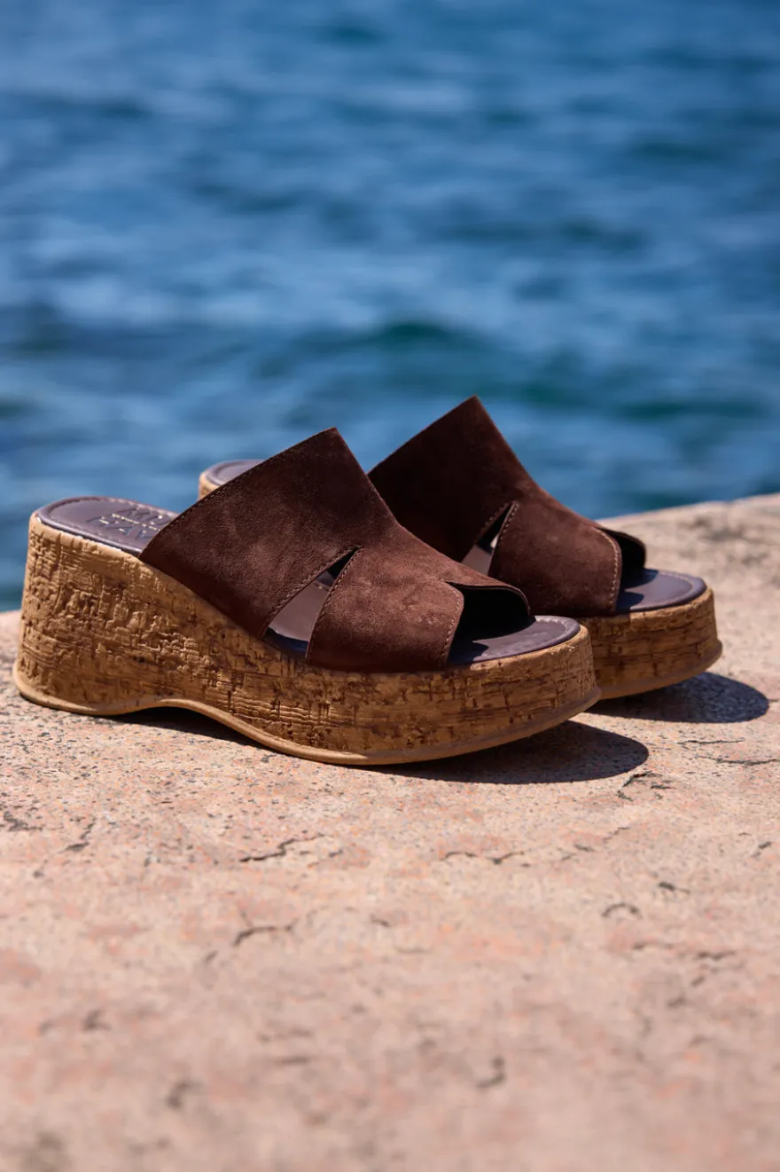 Sandalo marrone in pelle con zeppa Pittarello Must Have 11937