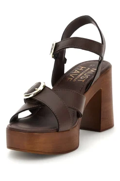 Sandalo marrone in pelle con tacco Pittarello Must Have 11927