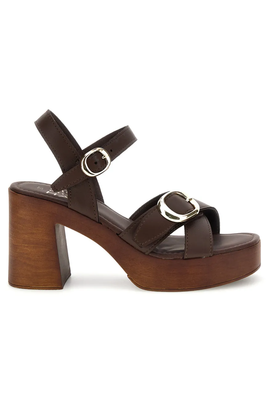Sandalo marrone in pelle con tacco Pittarello Must Have 11927
