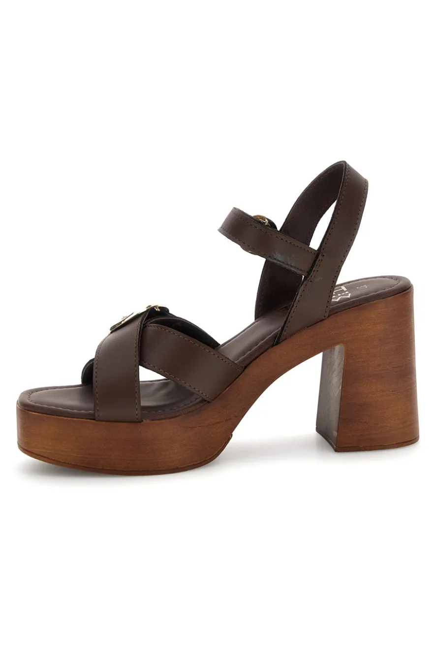 Sandalo marrone in pelle con tacco Pittarello Must Have 11927