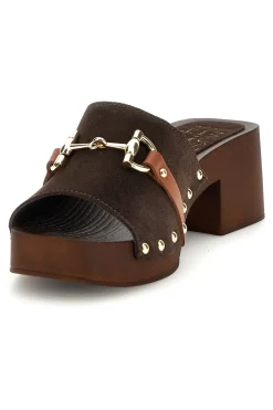 Sandalo marrone in pelle con tacco e borchie Pittarello Must Have 11938